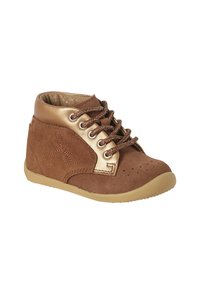 Braune Wildleder-Stiefeletten mit goldenen Akzenten, Schnürsenkeln und perforierten Details. Weiche Innenauskleidung und Gummisohle für guten Halt. Blumenstickerei an der Seite.