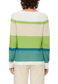 Sweter dzianinowy w poziome paski w kolorze białym, beżowym, zielonym i turkusowym. Teksturowana tkanina, okrągły dekolt oraz ściągacze przy mankietach i u dołu.