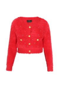 Punainen fuzzy lyhyt cardigan, jossa on pitkät hihat, kultaiset napit edessä ja taskuissa, koristeltu pienillä kirkkailla strasseilla.