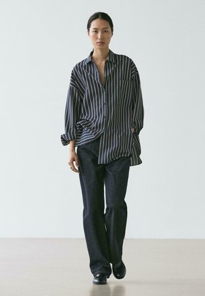STRIPED FLOWING WITH POCKET DETAIL - Skjortebluser - dark blue