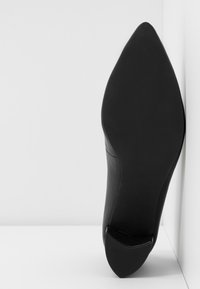 Marco Tozzi 2-2-22435-24 - Pumps - black