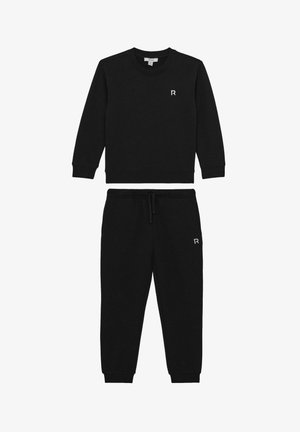 Ensemble de sweatshirt noir et de jogging en tissu doux. Présente des poignets et une taille côtelés, avec un petit logo blanc sur la poitrine et la cuisse.