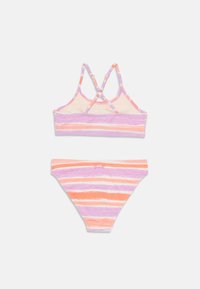 Bikini komplet s črtami v pastelnih barvah: braletka ima križaste naramnice, medtem ko ima spodnji del podoben vzorec črt. Mehka, raztegljiva tkanina.