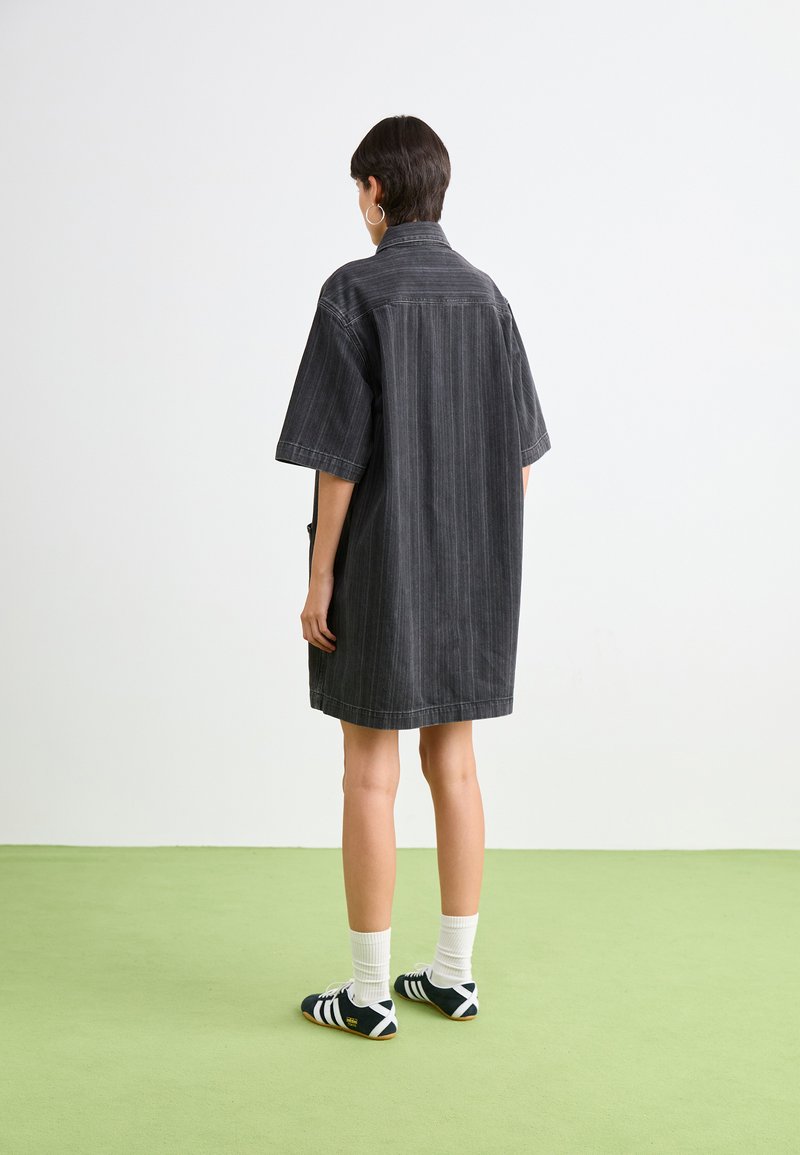 Carhartt WIP RYLAN DRESS - Denimové šaty - black stone washed