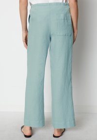 Marc O'Polo PANTS JOGGER STYLE STRAIGHT LEG MEDIUM WAIST DRAWSTRING - Broek - soft teal