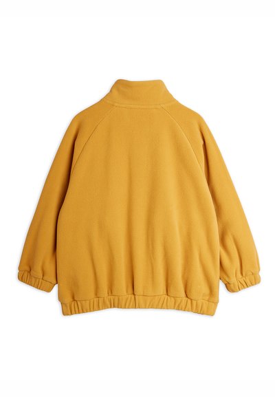 Senfgelber Fleece-Jacke mit hohem Kragen, langen Raglanärmeln und elastischen Bündchen und Saum, von hinten auf weißem Hintergrund gezeigt.