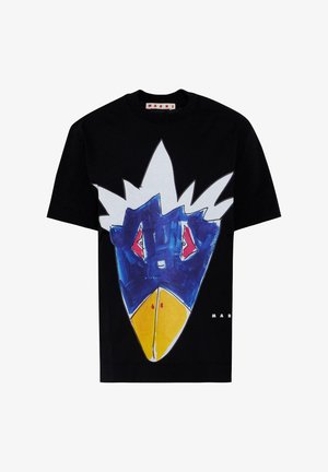 Zwarte T-shirt met een grote, kleurrijke afbeelding van een vogelgezicht in blauw, geel en rood, met een relaxte pasvorm en ronde hals.