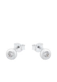 Un paio di orecchini a bottone in argento con gemme trasparenti rotonde incastonate in bezels circolari lisci e chiusure a farfalla.