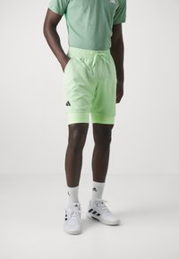 adidas Performance - 2-IN-1 SHORTS - Spordišortsid - semi green spark/green spark Väikepilt 1