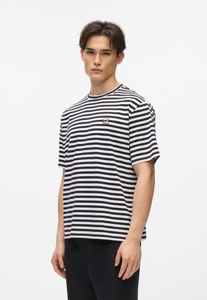 RELAXED IKON STRIPED - Nyomott mintás póló - white black