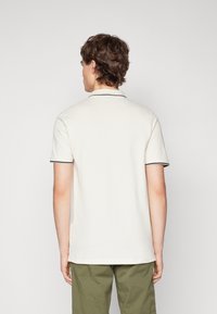 Lyle & Scott TIPPED - Poloskjorter - chalk/gunmetal