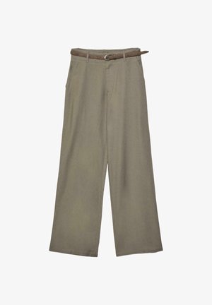 Pantalon beige à jambes larges avec poches latérales et ceinture fine marron avec boucle argentée, présenté sur fond blanc.