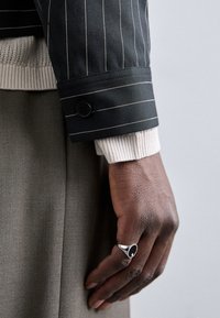 CHEVALIERE OVALE - Ring - white gold coloured