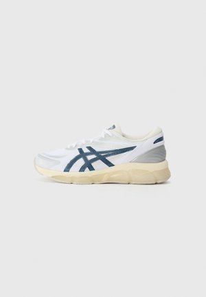 GEL QUANTUM 360 VIII UNISEX - Športni copati - white/midnight
