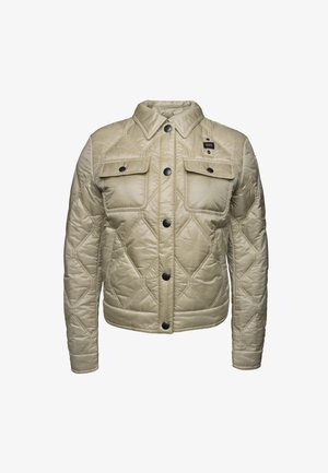 Chaqueta acolchada en beige claro con acolchado en diamante, que presenta un cuello con puntas, dos bolsillos frontales, botones negros y puños elásticos.