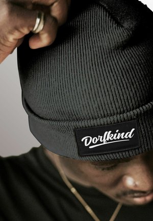 MoonWorks PATCH MIT SPRUCH DORFKIND AUFDRUCK LUSTIG - Mütze - dunkelgrau