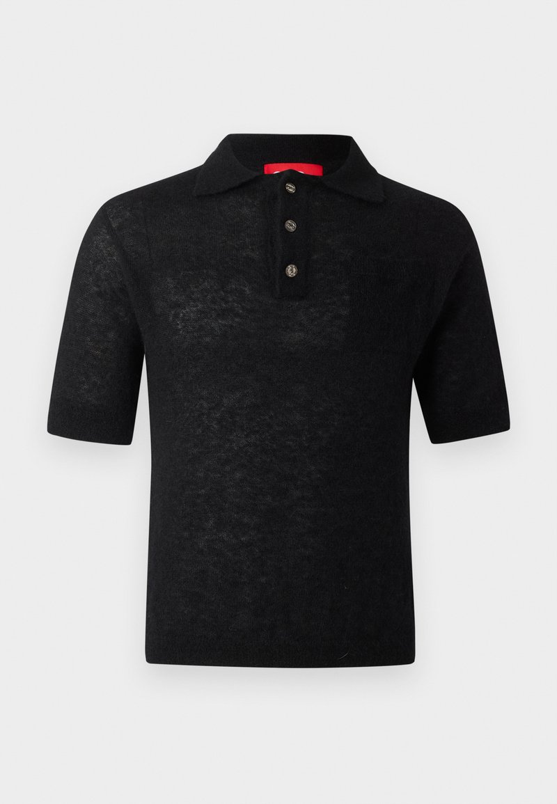 Svart kortärmad polo-tröja gjord av ett lätt stickat tyg. Har en klassisk krage och en placket med tre knappar i metall.