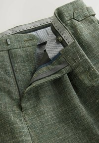 Next REGULAR FIT - Hlače za odijelo - green