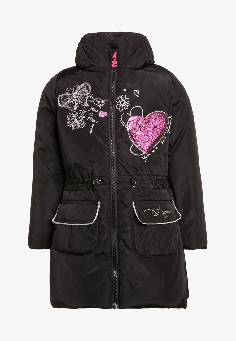 Manteau d'hiver long noir avec un cœur pailleté rose, des croquis de papillons blancs, deux poches avant et une capuche avec une fermeture éclair frontale.
