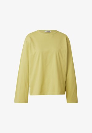Lange mouw, crewneck shirt in lichtgeel katoen. Eenvoudig, ongecompliceerd ontwerp met een relaxte pasvorm en zachte textuur.