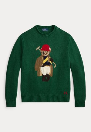 Πράσινο πλεκτό πουλόβερ με λεπτομερές κεντητό σχέδιο αρκούδας με παλτό και καπέλο, με ριμπ μανσέτες και κάτω μέρος. Κόκκινο διακριτικό "R.L.".