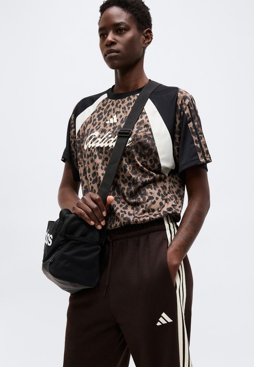 adidas ESSENTIALS 3 STRIPES LOOSE PANTS - Tracksuit bottoms - aurora coffee/ivory — photo 4