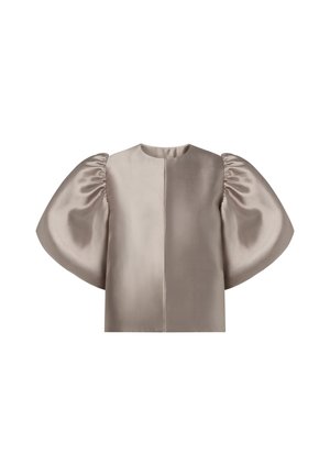 Haut court en satin taupe avec larges manches courtes bouffantes et encolure ronde, présentant une couture subtile à l'avant.