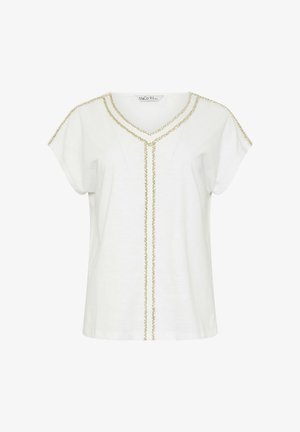 Blouse blanche à manches courtes avec col en V et bordure tressée dorée et verte le long de l'encolure, des épaules et au centre devant.