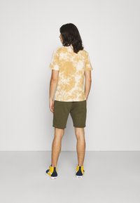 Ellesse SILVAN - Calças de fato de treino - khaki