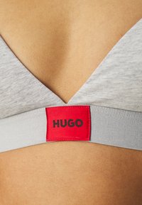 HUGO TRIANGLE RED LABEL - Sujetador sin aros - medium grey