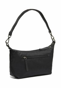Sac à épaule noir fabriqué en tissu durable avec un design plat. Dispose d'une poche zippée à l'avant et d'une bandoulière réglable avec quincaillerie métallique.