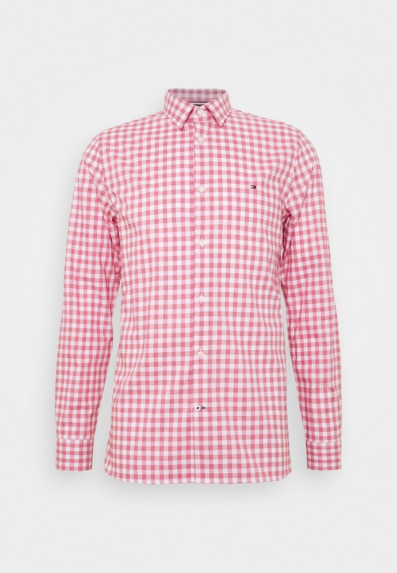 Chemise à manches longues en vichy rouge et blanc avec un devant boutonné, un col et un petit logo sur la poitrine. Tissu en coton, design classique.