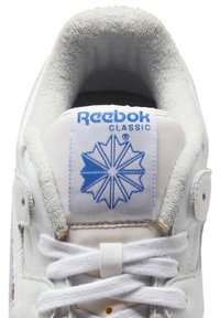 Reebok LIFESTYLE WORKOUT PLUS VINTAGE - Scarpe da allenamento - weissblau
