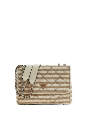 Sac à bandoulière beige et crème Guess avec motif géométrique, fermeture à rabat, sangle en cuir et détail chaîne dorée.