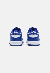 Nike Sportswear DUNK LOW - Trainers - white/concord/university red