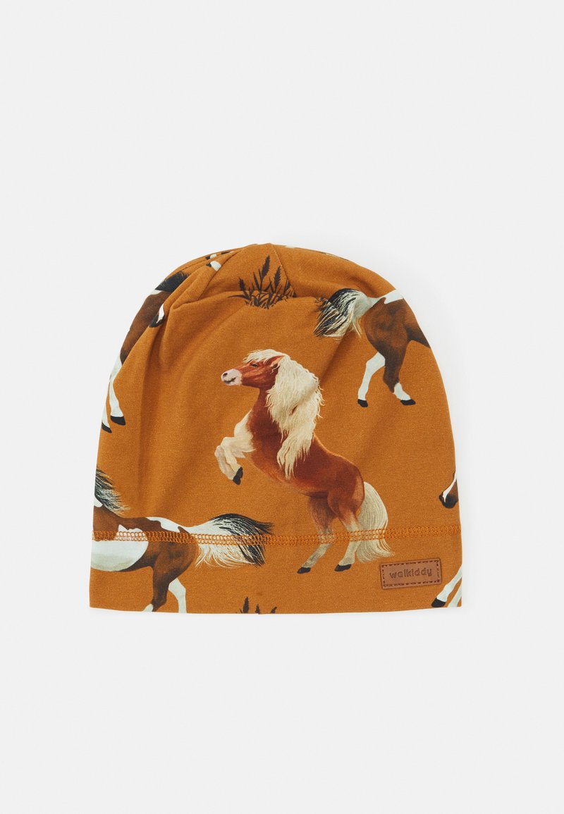 Gorro em tecido laranja com um padrão de cavalos em posição de ataque e a correr, com uma bainha costurada e um pequeno rótulo de marca.