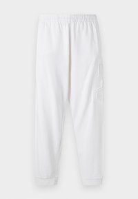 Unselected, white