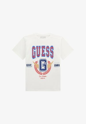 Weißes Baumwoll-T-Shirt mit einem bunten "GUESS"-Logo in Rot und Blau, verziert mit goldenen Akzenten und einem Lorbeerkranz-Design. Kurze Ärmel.