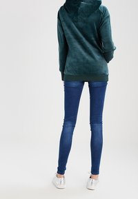 ONLY Jersey con capucha - dark green