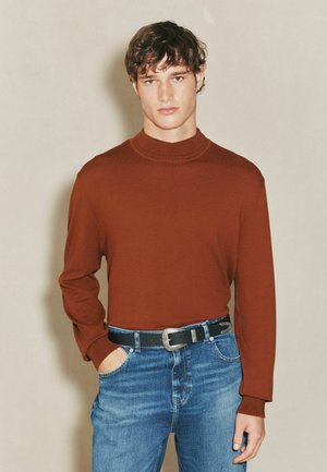 REGULAR FIT -LONG SLEEVE ROLL NECK  - Strickpullover - red brown
