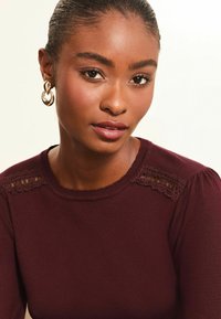 Lipsy SCALLOP  PETITE  - Neule - red