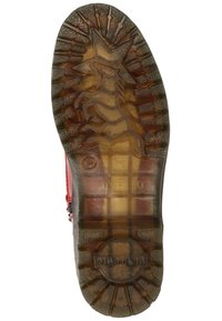 Semelle de botte en caoutchouc avec un motif de bande de roulement prononcé et un design étoilé. Comprend une section en caoutchouc transparent et un logo de marque embossé. Détail de tige rouge.