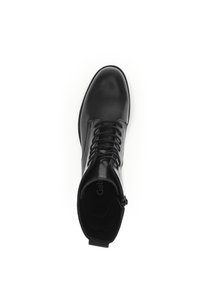 Bottine noire en cuir jusqu'à la cheville avec un orteil arrondi, un laçage à l'avant et une fermeture éclair. Texture lisse, design minimaliste et talon renforcé.