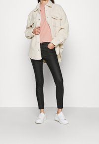 Noisy May Bomberjacka - off-white