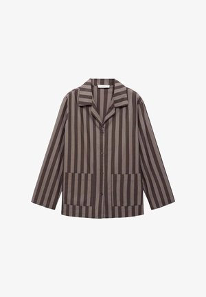 Chemise à manches longues rayée en marron et beige, dotée d'un col, d'une fermeture à boutons sur l'avant et de deux grandes poches plaquées en bas.