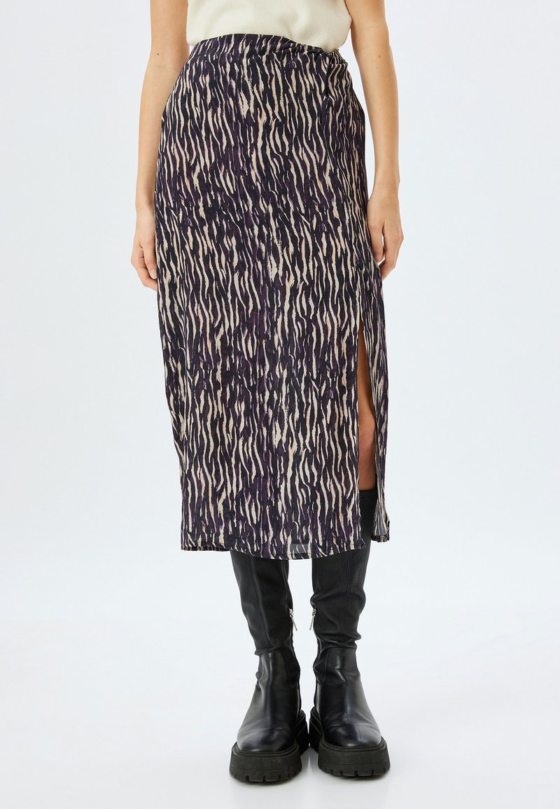 Jupe midi violette à motifs avec une fente sur le côté, en tissu texturé, design abstrait dans des tons crème et beige clair, et un waistband plat.