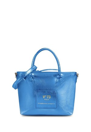 Bolso metálico azul con dos asas y una correa para el hombro, con un parche frontal con texto dorado "No 73 GOLD Elisabetta Armellin."