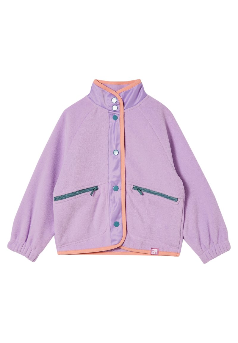 Kurtka polarowa w jasnym fioletowym kolorze z pomarańczowym kołnierzem, dwoma zielonymi kieszeniami na zamek i zapięciami na guziki. Posiada rękawy raglanowe oraz elastyczne mankiety.