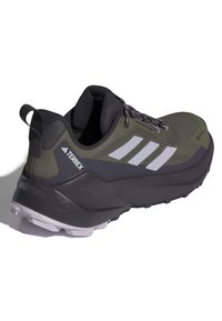 adidas Terrex TRAILMAKER 2.0 GORE-TEX® HIKING - Zapatillas de senderismo - olive strata silver dawn aurora black