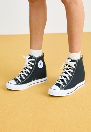 CHUCK TAYLOR ALL STAR INTERNAL WEDGE - Trainers - black/red/navy